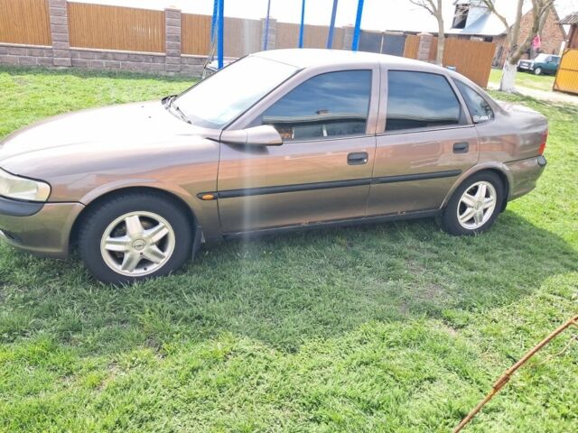 Коричневый Опель Вектра, объемом двигателя 1.8 л и пробегом 456 тыс. км за 2550 $, фото 1 на Automoto.ua