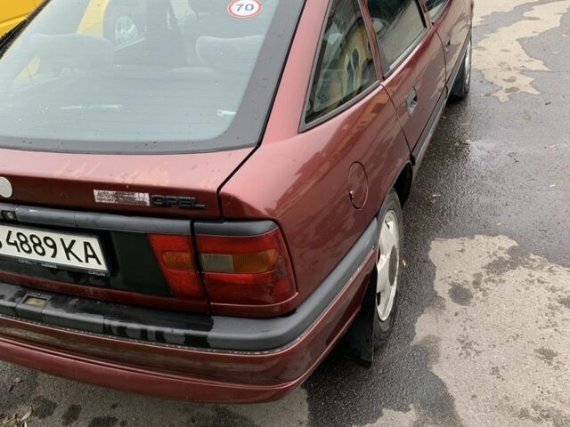 Красный Опель Вектра, объемом двигателя 1.8 л и пробегом 300 тыс. км за 1500 $, фото 1 на Automoto.ua