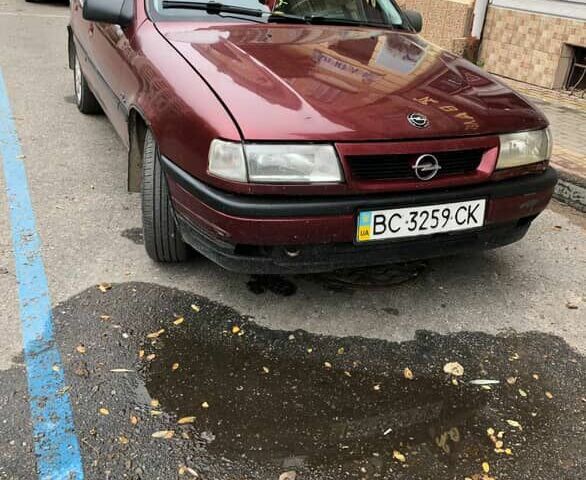 Красный Опель Вектра, объемом двигателя 1.6 л и пробегом 302 тыс. км за 1100 $, фото 1 на Automoto.ua