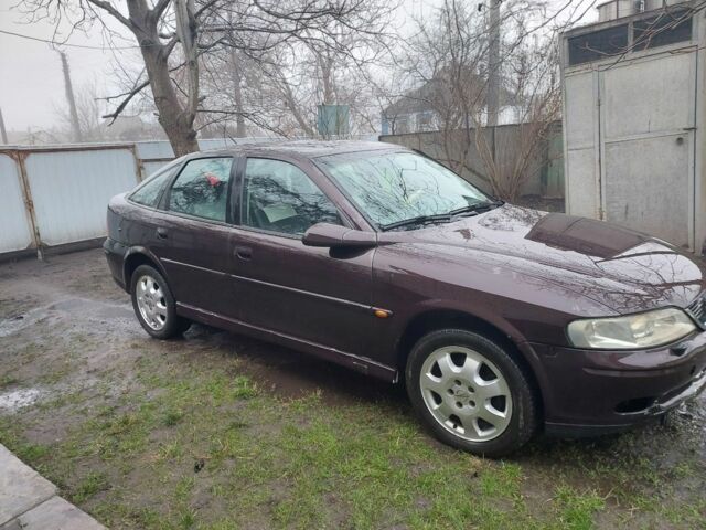 Красный Опель Вектра, объемом двигателя 2 л и пробегом 350 тыс. км за 700 $, фото 1 на Automoto.ua