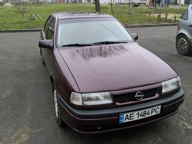 Красный Опель Вектра, объемом двигателя 2 л и пробегом 250 тыс. км за 2500 $, фото 1 на Automoto.ua