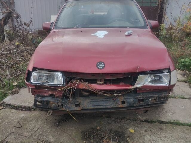 Красный Опель Вектра, объемом двигателя 1.6 л и пробегом 400 тыс. км за 700 $, фото 1 на Automoto.ua