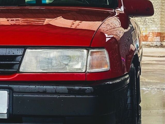 Красный Опель Вектра, объемом двигателя 2 л и пробегом 303 тыс. км за 1600 $, фото 1 на Automoto.ua