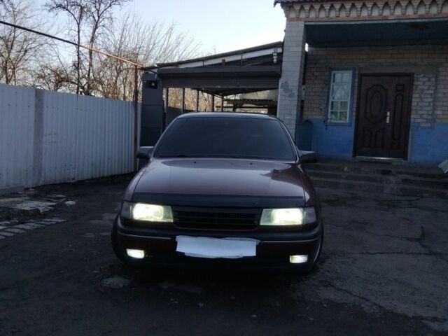 Красный Опель Вектра, объемом двигателя 2 л и пробегом 340 тыс. км за 1550 $, фото 1 на Automoto.ua