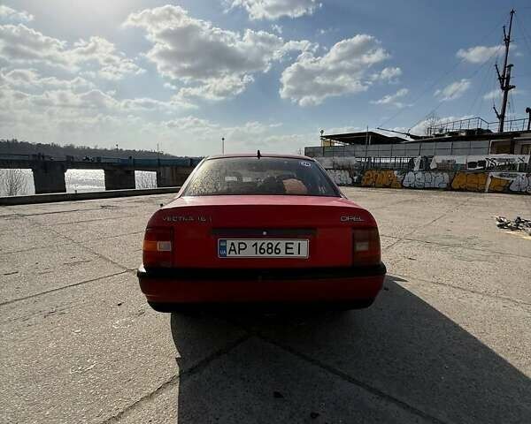 Красный Опель Вектра, объемом двигателя 1.6 л и пробегом 250 тыс. км за 1241 $, фото 1 на Automoto.ua