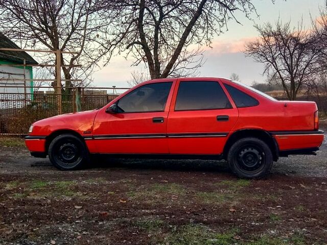 Красный Опель Вектра, объемом двигателя 1.8 л и пробегом 220 тыс. км за 850 $, фото 1 на Automoto.ua