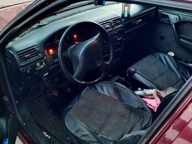 Опель Вектра 1990 в Полтаве на Automoto.ua Красный Опель Вектра, объемом двигателя 2 л и пробегом 110 тыс. км за 1800 $, фото 1 на Automoto.ua