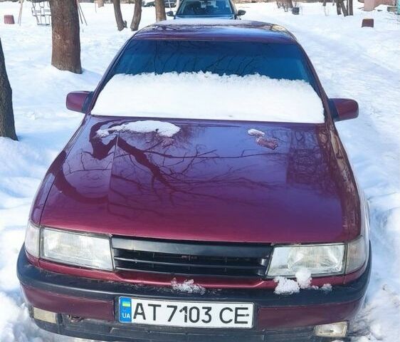 Красный Опель Вектра, объемом двигателя 1.6 л и пробегом 200 тыс. км за 1100 $, фото 1 на Automoto.ua