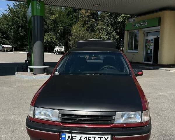 Красный Опель Вектра, объемом двигателя 1.6 л и пробегом 150 тыс. км за 1017 $, фото 1 на Automoto.ua