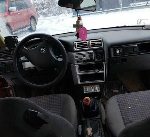 Красный Опель Вектра, объемом двигателя 2 л и пробегом 260 тыс. км за 1600 $, фото 1 на Automoto.ua