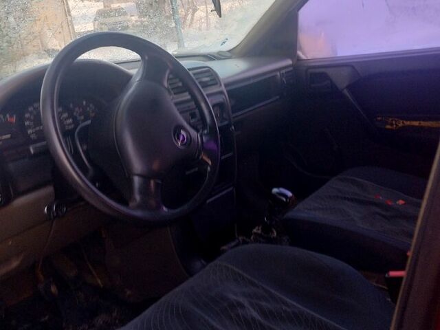 Красный Опель Вектра, объемом двигателя 1.8 л и пробегом 0 тыс. км за 850 $, фото 1 на Automoto.ua