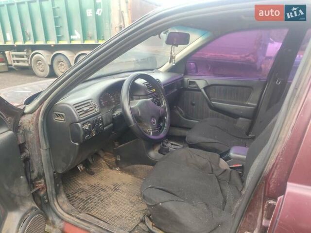 Опель Вектра 1991 в Гайсине на Automoto.ua Красный Опель Вектра, объемом двигателя 1.8 л и пробегом 355 тыс. км за 900 $, фото 1 на Automoto.ua