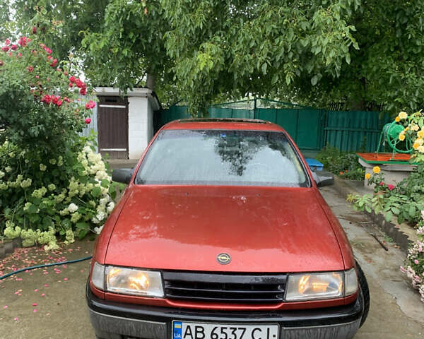 Красный Опель Вектра, объемом двигателя 1.7 л и пробегом 300 тыс. км за 850 $, фото 1 на Automoto.ua