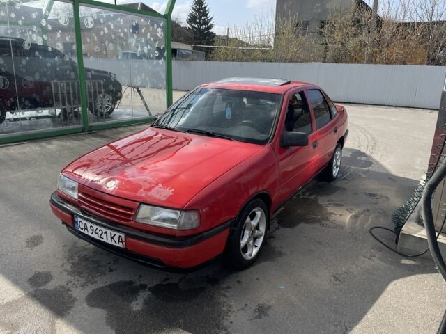 Красный Опель Вектра, объемом двигателя 1.8 л и пробегом 300 тыс. км за 1400 $, фото 1 на Automoto.ua