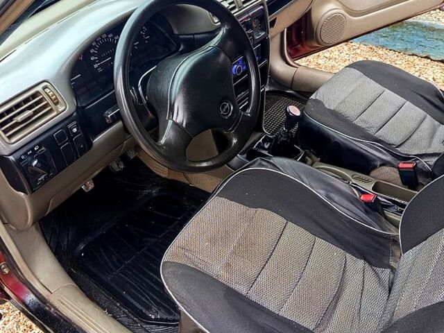 Красный Опель Вектра, объемом двигателя 1.6 л и пробегом 60 тыс. км за 1150 $, фото 1 на Automoto.ua