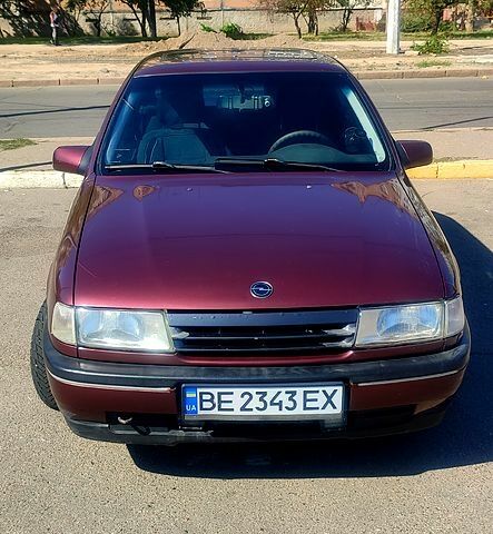 Опель Вектра 1991 в Николаеве на Automoto.ua Красный Опель Вектра, объемом двигателя 1.8 л и пробегом 300 тыс. км за 1600 $, фото 1 на Automoto.ua