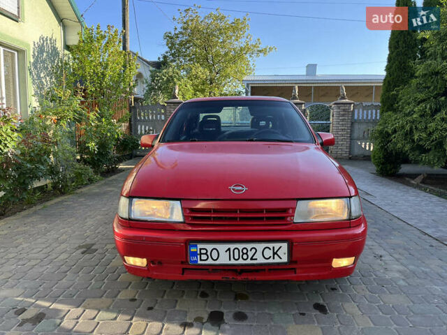 Красный Опель Вектра, объемом двигателя 1.6 л и пробегом 300 тыс. км за 680 $, фото 1 на Automoto.ua