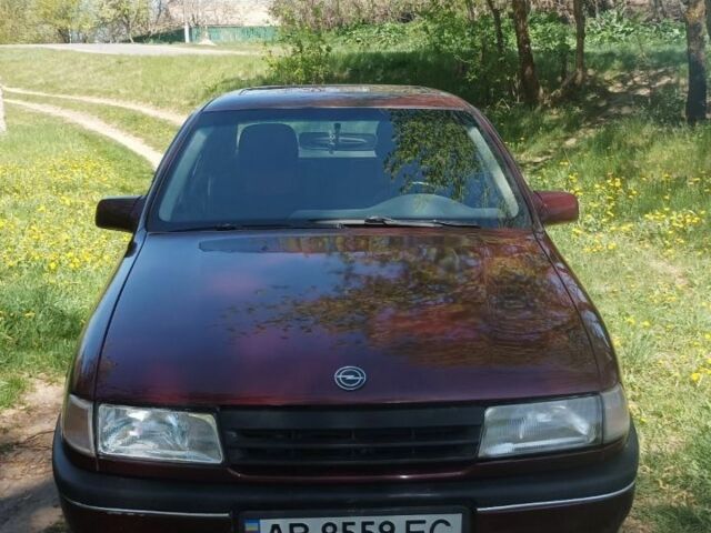 Красный Опель Вектра, объемом двигателя 1.6 л и пробегом 400 тыс. км за 1350 $, фото 1 на Automoto.ua