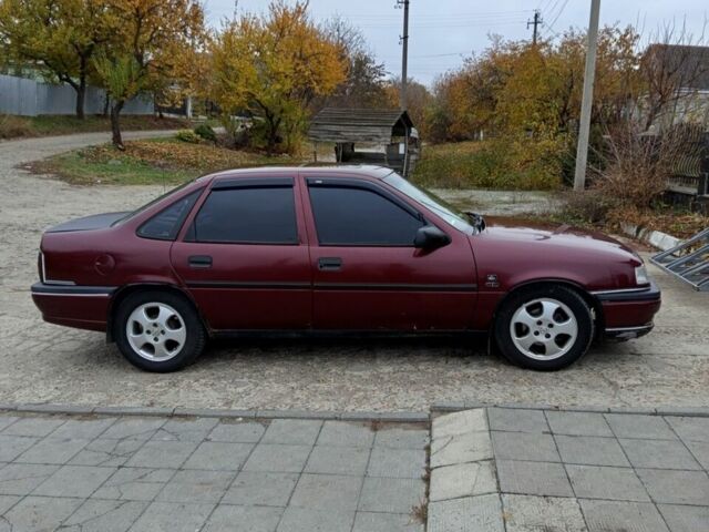 Красный Опель Вектра, объемом двигателя 1.8 л и пробегом 312 тыс. км за 1550 $, фото 1 на Automoto.ua