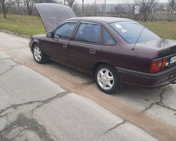 Красный Опель Вектра, объемом двигателя 1.8 л и пробегом 200 тыс. км за 903 $, фото 1 на Automoto.ua