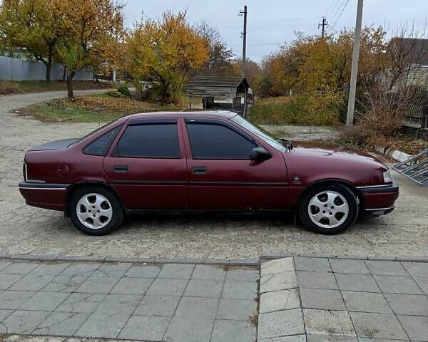 Красный Опель Вектра, объемом двигателя 1.8 л и пробегом 312 тыс. км за 1550 $, фото 1 на Automoto.ua
