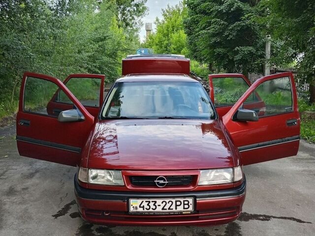 Красный Опель Вектра, объемом двигателя 1.8 л и пробегом 222 тыс. км за 1800 $, фото 1 на Automoto.ua