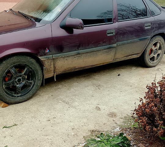 Красный Опель Вектра, объемом двигателя 1.8 л и пробегом 215 тыс. км за 1000 $, фото 1 на Automoto.ua