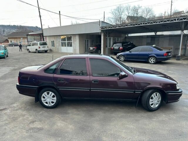 Красный Опель Вектра, объемом двигателя 1.8 л и пробегом 342 тыс. км за 950 $, фото 1 на Automoto.ua