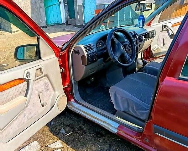 Червоний Опель Вектра, об'ємом двигуна 2 л та пробігом 340 тис. км за 1800 $, фото 1 на Automoto.ua