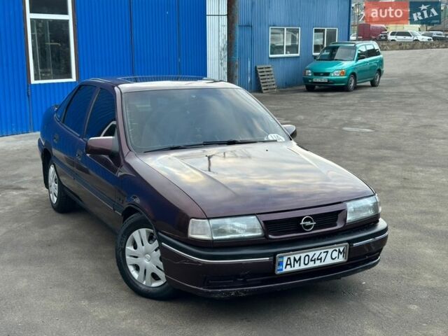 Красный Опель Вектра, объемом двигателя 1.8 л и пробегом 300 тыс. км за 1050 $, фото 1 на Automoto.ua