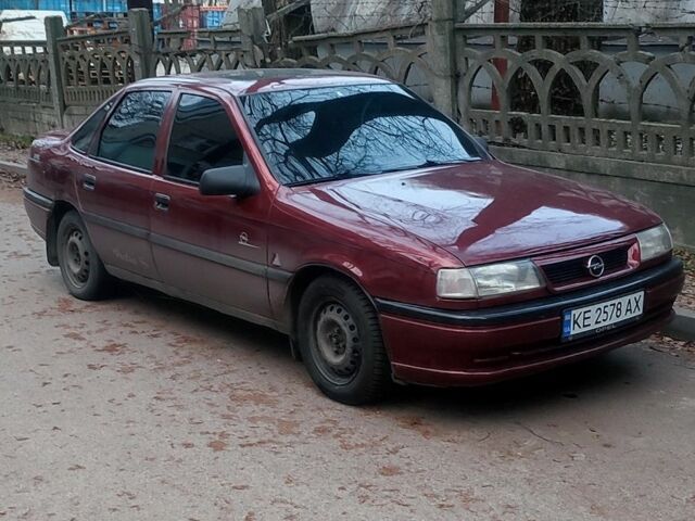 Красный Опель Вектра, объемом двигателя 1.6 л и пробегом 300 тыс. км за 1500 $, фото 1 на Automoto.ua