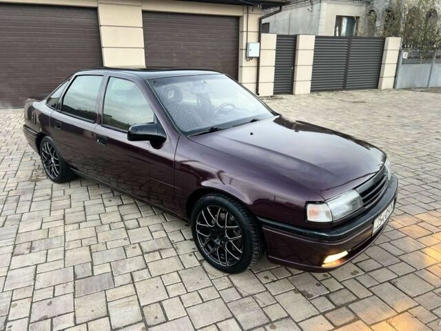 Червоний Опель Вектра, об'ємом двигуна 2.5 л та пробігом 210 тис. км за 1777 $, фото 1 на Automoto.ua