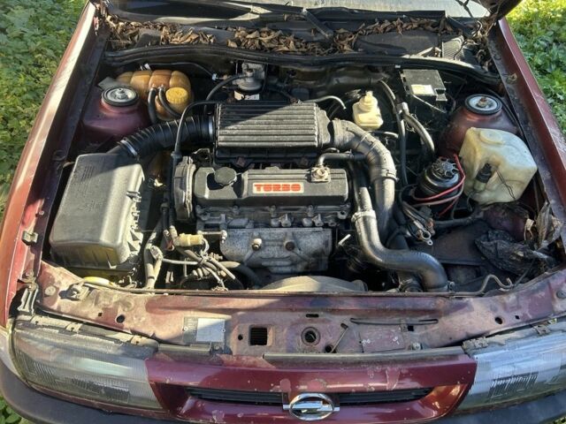 Красный Опель Вектра, объемом двигателя 1.7 л и пробегом 300 тыс. км за 600 $, фото 1 на Automoto.ua