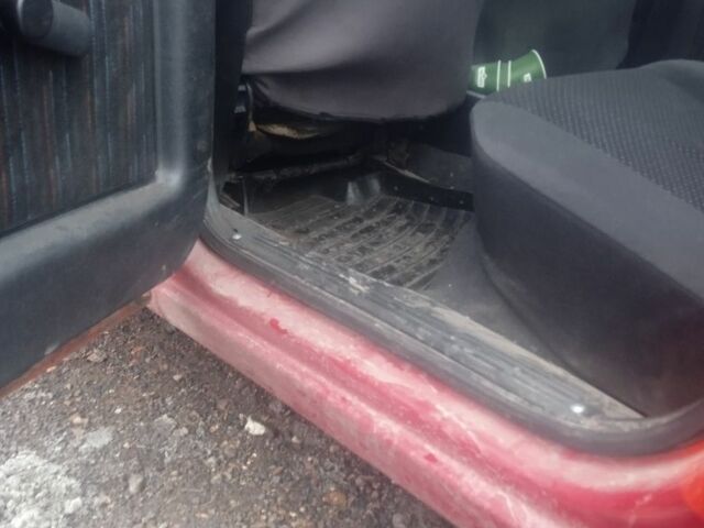 Красный Опель Вектра, объемом двигателя 1.6 л и пробегом 130 тыс. км за 1350 $, фото 1 на Automoto.ua