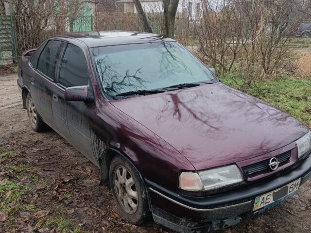 Красный Опель Вектра, объемом двигателя 1.6 л и пробегом 250 тыс. км за 1500 $, фото 1 на Automoto.ua
