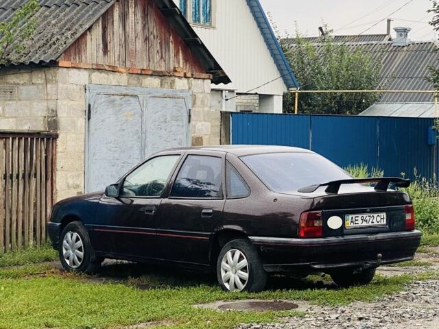 Червоний Опель Вектра, об'ємом двигуна 1.6 л та пробігом 200 тис. км за 999 $, фото 1 на Automoto.ua