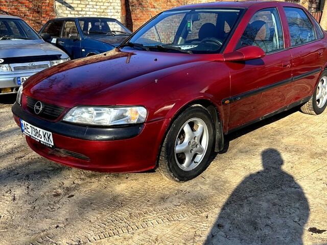 Червоний Опель Вектра, об'ємом двигуна 1.8 л та пробігом 250 тис. км за 1700 $, фото 1 на Automoto.ua