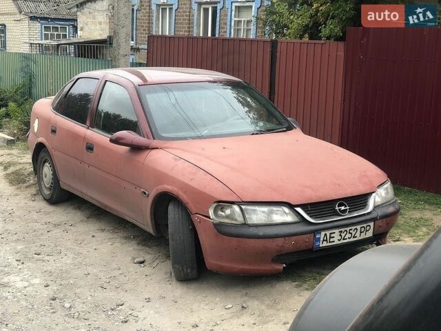 Красный Опель Вектра, объемом двигателя 1.6 л и пробегом 204 тыс. км за 780 $, фото 1 на Automoto.ua