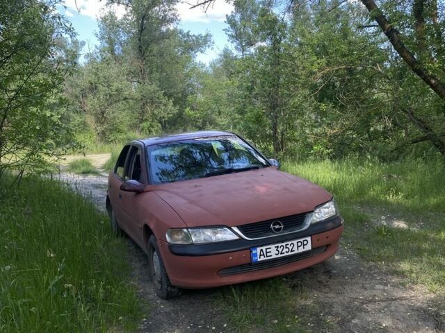 Красный Опель Вектра, объемом двигателя 1.6 л и пробегом 195 тыс. км за 1700 $, фото 1 на Automoto.ua