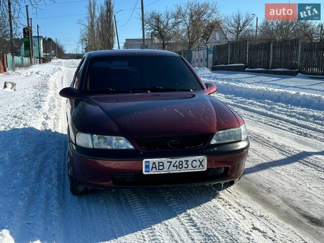 Красный Опель Вектра, объемом двигателя 1.6 л и пробегом 347 тыс. км за 2000 $, фото 1 на Automoto.ua
