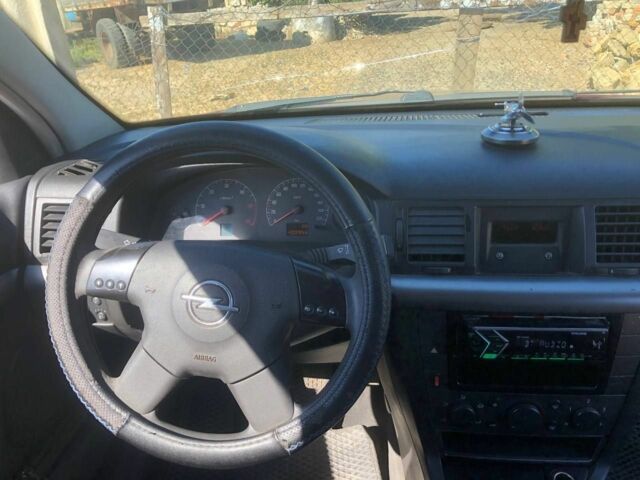 Червоний Опель Вектра, об'ємом двигуна 2 л та пробігом 40 тис. км за 3000 $, фото 1 на Automoto.ua