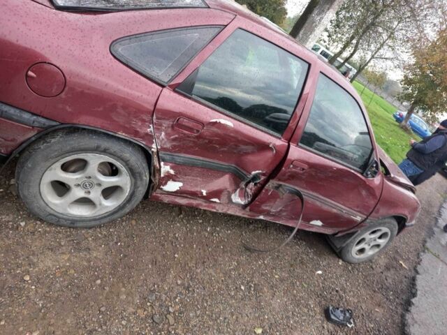 Красный Опель Вектра, объемом двигателя 2 л и пробегом 600 тыс. км за 500 $, фото 1 на Automoto.ua