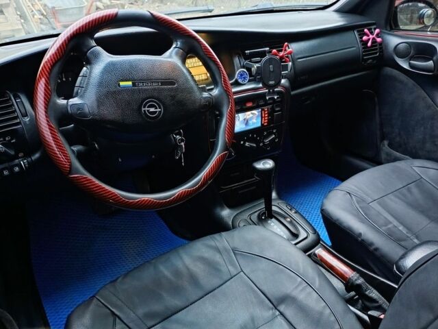 Красный Опель Вектра, объемом двигателя 0 л и пробегом 340 тыс. км за 2500 $, фото 1 на Automoto.ua