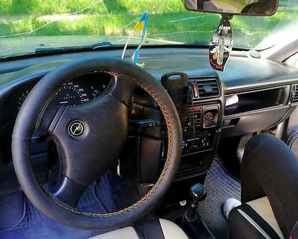 Опель Вектра, объемом двигателя 1.6 л и пробегом 300 тыс. км за 1600 $, фото 1 на Automoto.ua