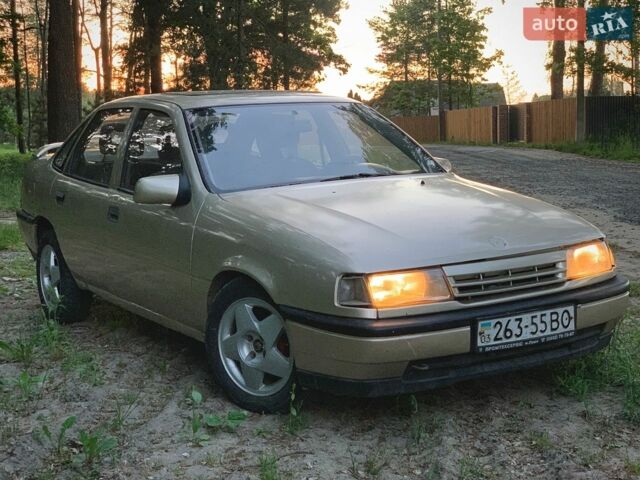 Опель Вектра, объемом двигателя 1.8 л и пробегом 300 тыс. км за 800 $, фото 1 на Automoto.ua