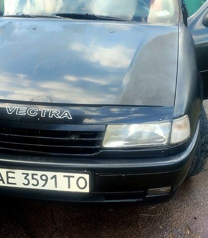 Опель Вектра, объемом двигателя 1.6 л и пробегом 300 тыс. км за 1300 $, фото 1 на Automoto.ua