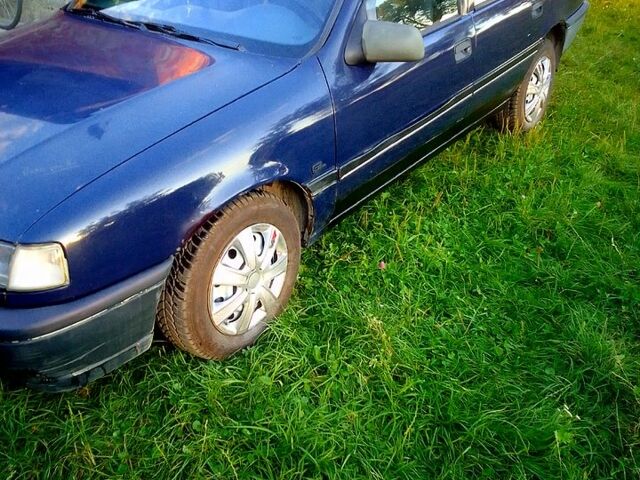 Опель Вектра, объемом двигателя 1.6 л и пробегом 300 тыс. км за 850 $, фото 1 на Automoto.ua