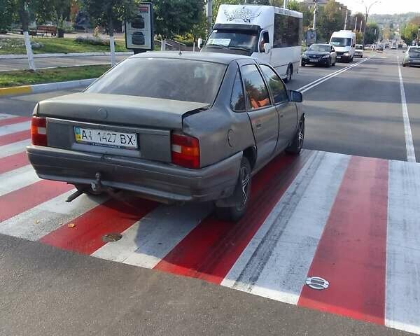 Опель Вектра, объемом двигателя 2 л и пробегом 250 тыс. км за 1000 $, фото 1 на Automoto.ua