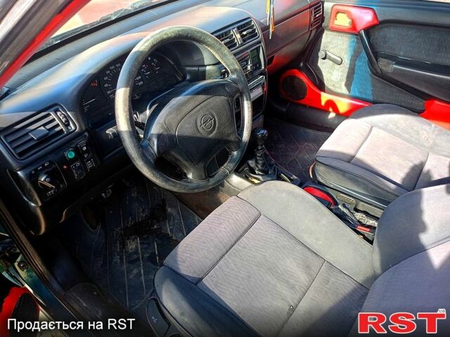 Опель Вектра, объемом двигателя 1.6 л и пробегом 391 тыс. км за 680 $, фото 1 на Automoto.ua