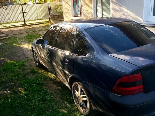 Опель Вектра, объемом двигателя 1.8 л и пробегом 300 тыс. км за 1800 $, фото 1 на Automoto.ua
